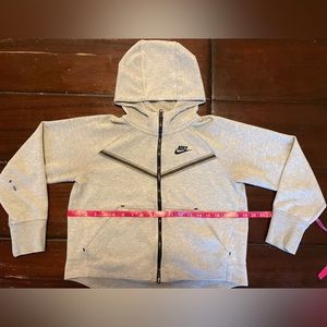 Women’s Small Grey Nike Tech Fleece